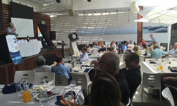 על תפוחים תולעים והאפלה שביניהם.......